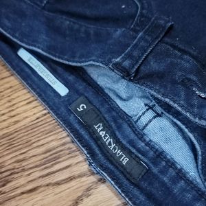 Blackheart size 5 skinny jeans